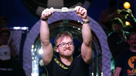 WSOP冠军马丁·雅各布森：拿下千万奖金后，他选择了一种低调的人生